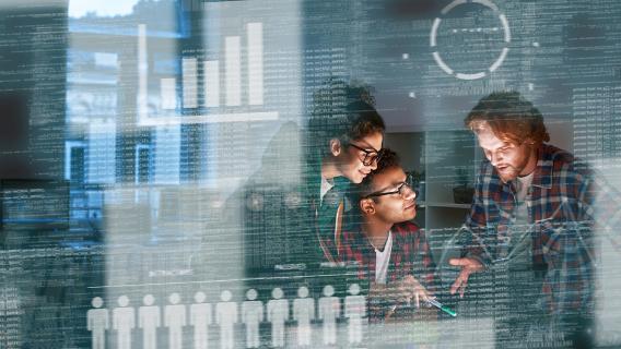 Informaticiens sur fond de code source