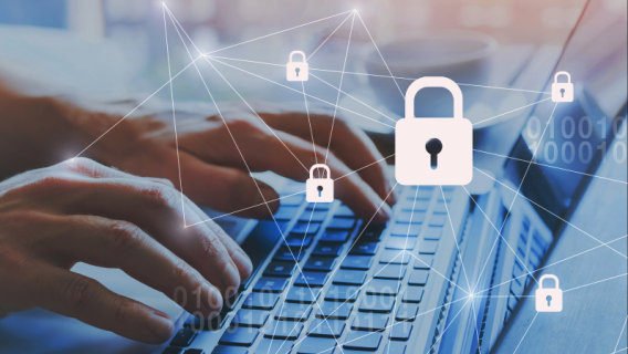 Cadenas sur un clavier symbolisant la protection contre le cybersquattage