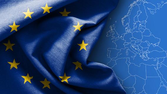 Drapeau europ&eacute;en sur carte du monde