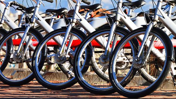 Illustration de vélos alignés