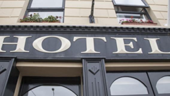 Une façade d'extérieur d'un hôtel