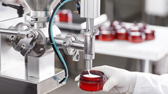 Une machine de fabrication de cosm&eacute;tique
