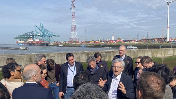 Les chédiens en visite au Port d’Anvers-Bruges.