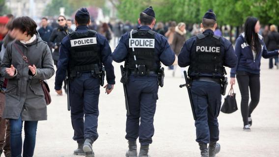 3 policiers de dos