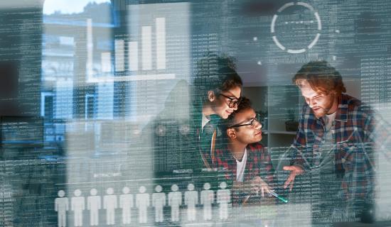 Informaticiens sur fond de code source