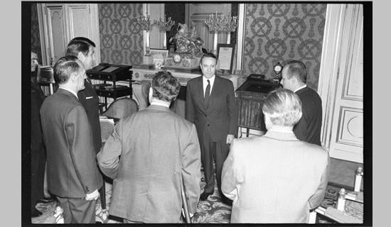 Signature d’un contrat de programme dans le secteur de la chaussure par Michel Debré et la Fédération nationale de l’industrie de la chaussure de France le 21 juin 1967